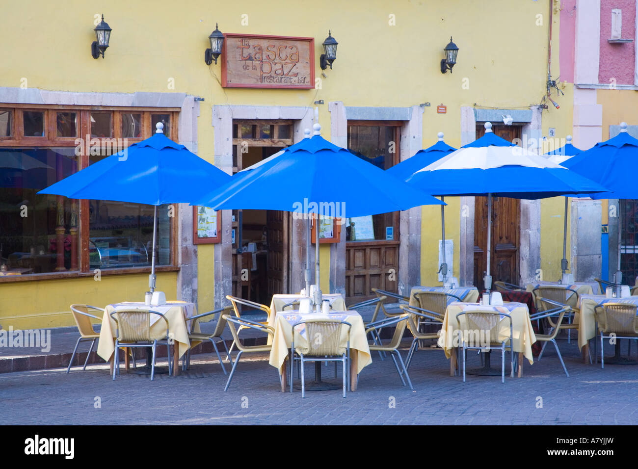 North America, Mexico, Guanajuato. Restaurant Tasca de la Paz with outdoor seating. Stock Photo