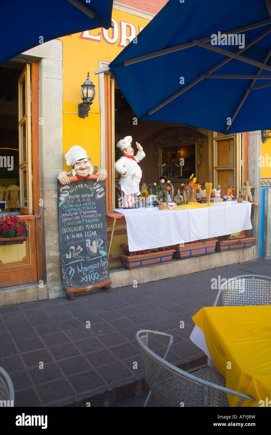 North America, Mexico, Guanajuato. Restaurant with outdoor seating and