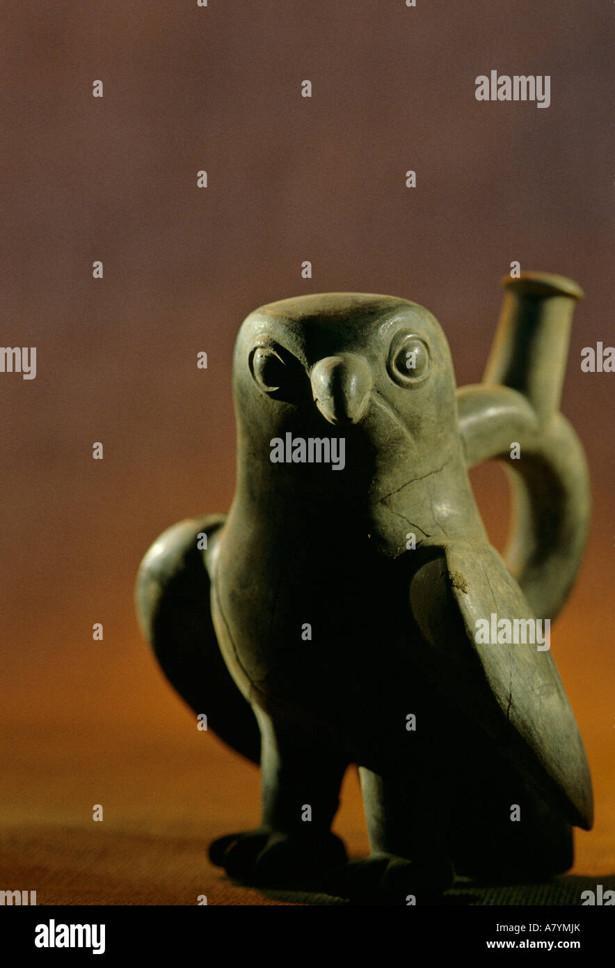 Moche, Burials, Falcon stirrup handle vessel, Huaca Dos Cabezas