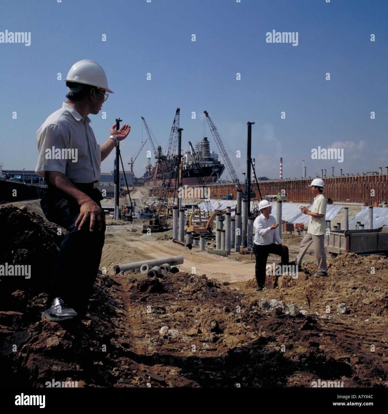 Largest dry dock hires stock photography and images Alamy
