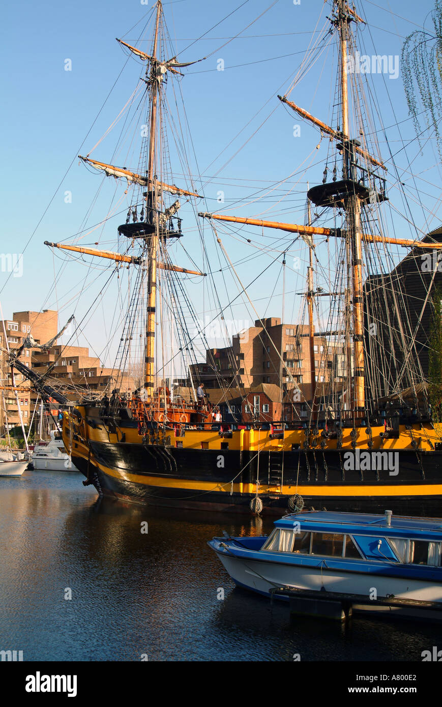 england-london-river-thames-docklands-st-katherine-docks-pirate-ship