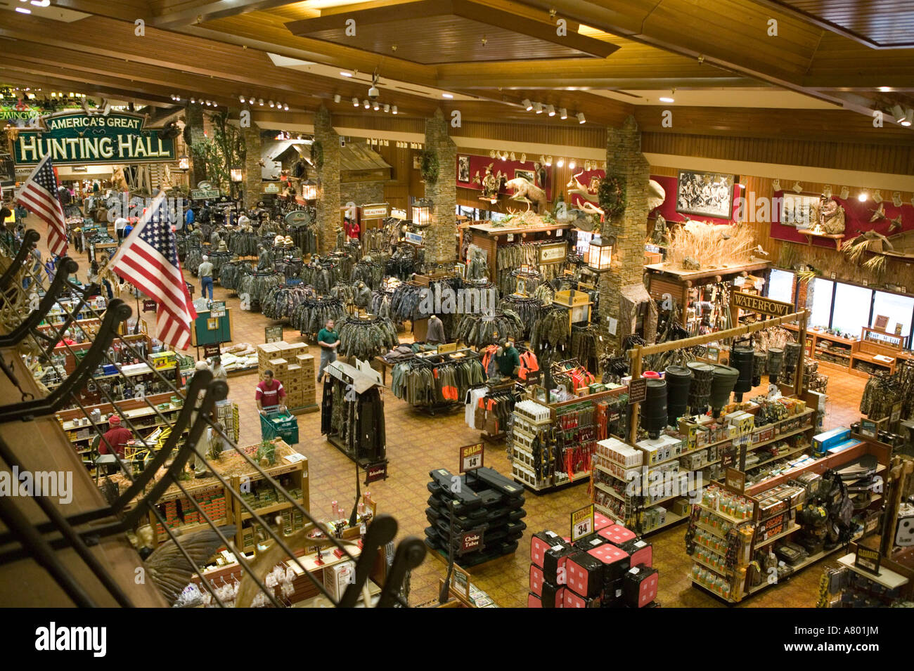 USA, Missouri, Springfield, Bass Pro Shops Outdoor World, outdoor  recreational store, Hunting Hall Stock Photo - Alamy