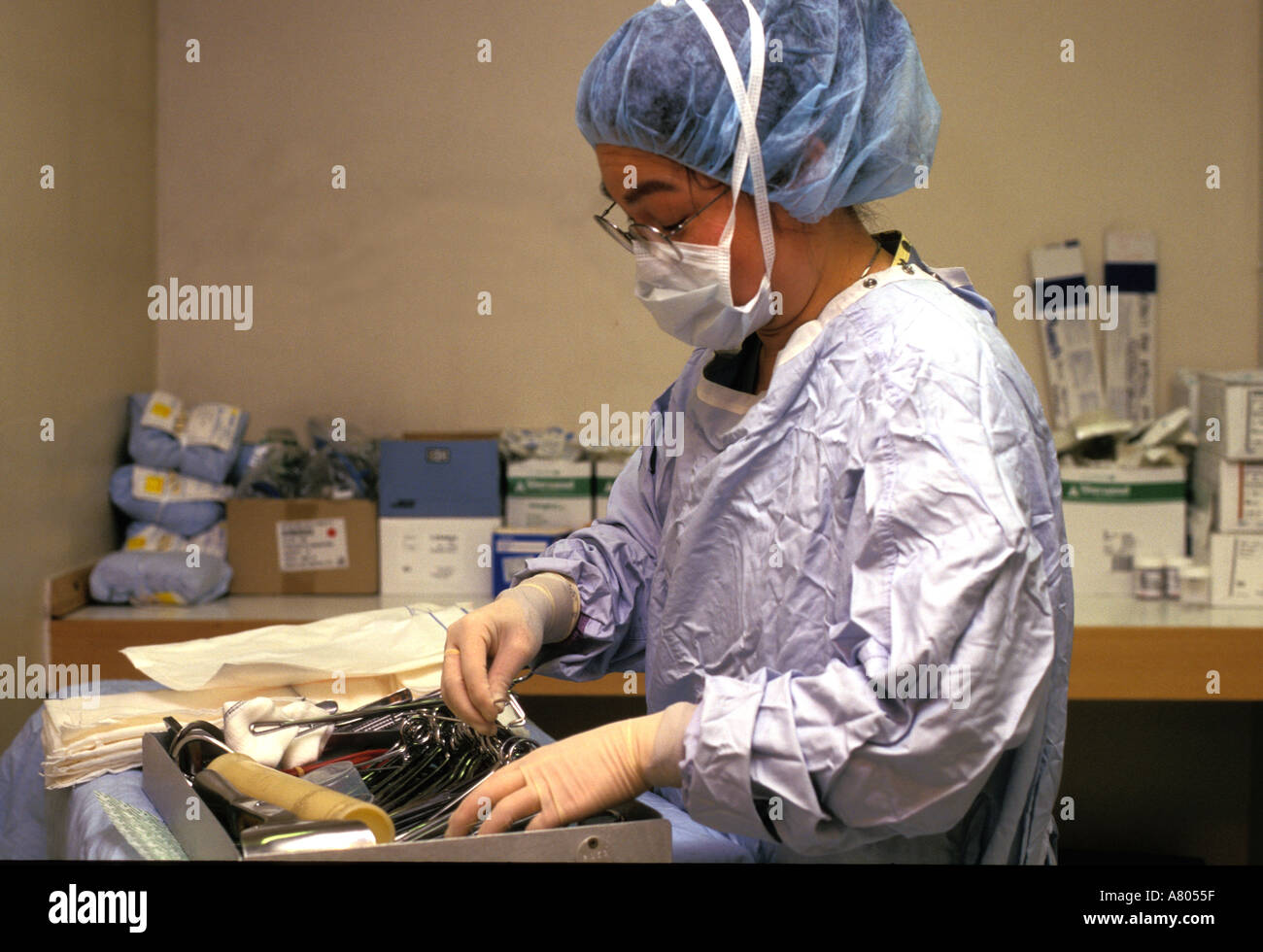 Nhs hospital operating theatre hi-res stock photography and images - Alamy
