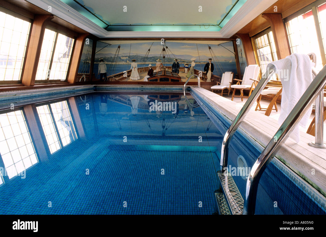 France, Paris, Le Bristol Hotel in the rue du Faubourg Saint Honore, swimming pool Stock Photo