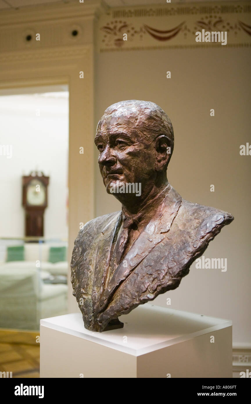 USA, TEXAS, Austin: Lyndon Baines Johnson Presidential Library & Museum LBJ Bust outside of White House Oval Office Replica Stock Photo
