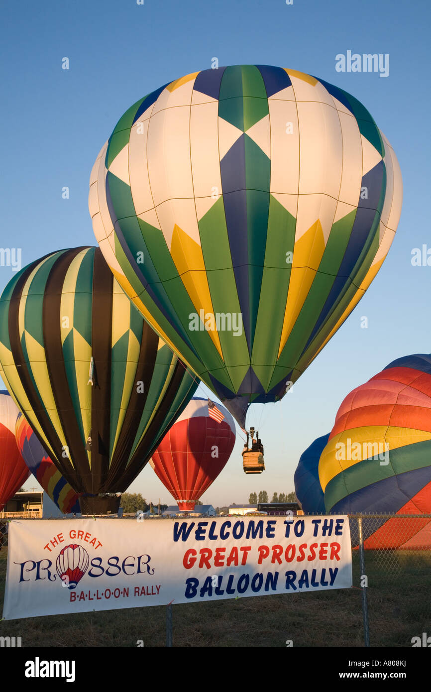WA, Prosser, The Great Prosser Balloon Rally, Launching hot air balloons Stock Photo Alamy