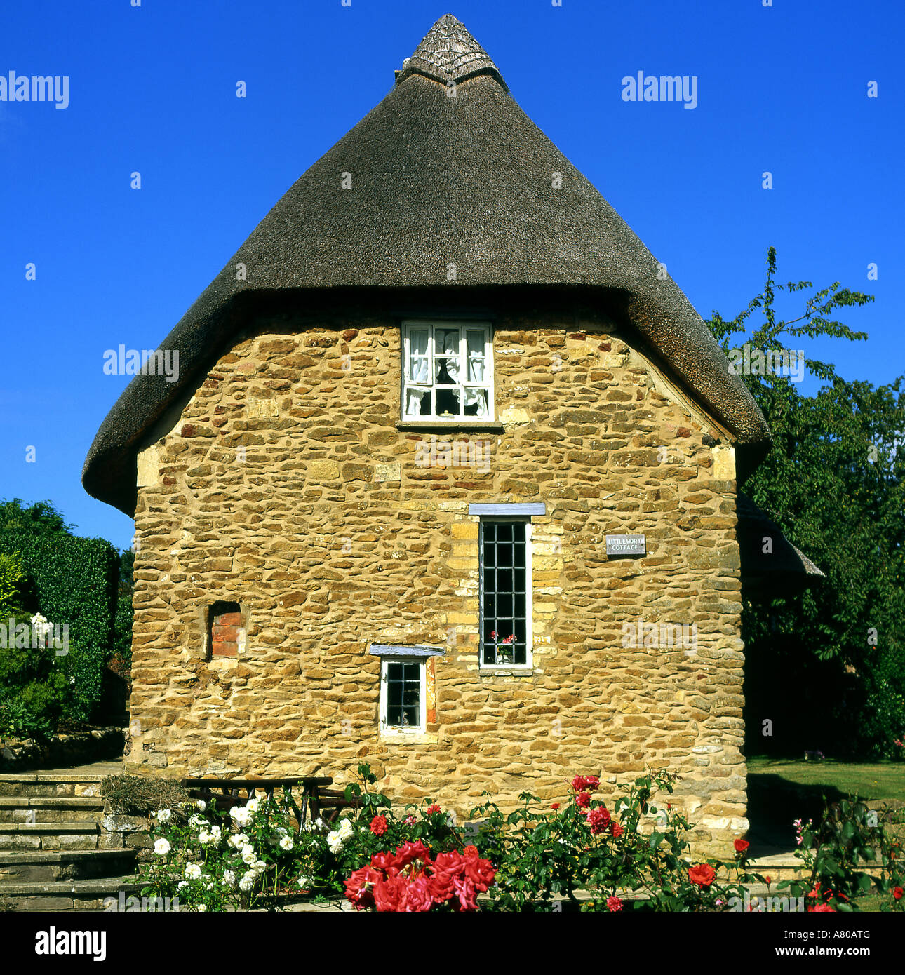 Cotswold stone Cottage in Chipping Campden Gloucestershire England ...