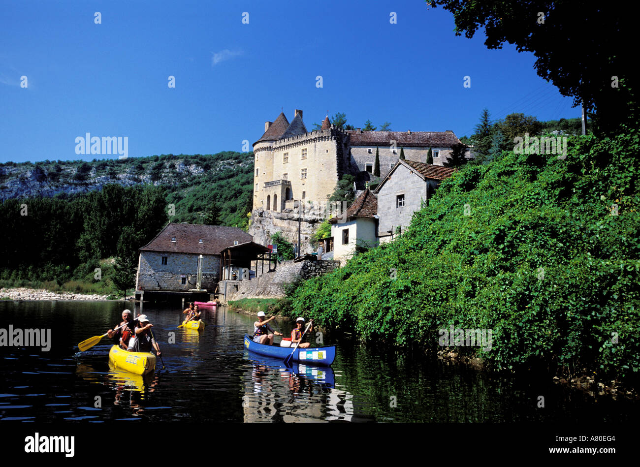 France, Lot, Canoeing in Cele valley, cabrerets castle Stock Photo - Alamy