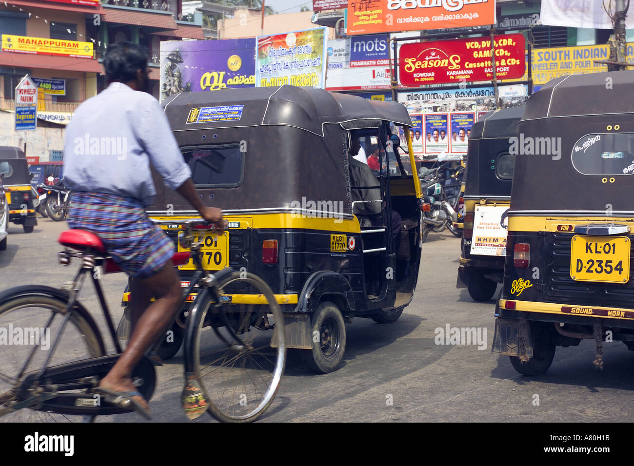 Kerala roads hi-res stock photography and images - Alamy