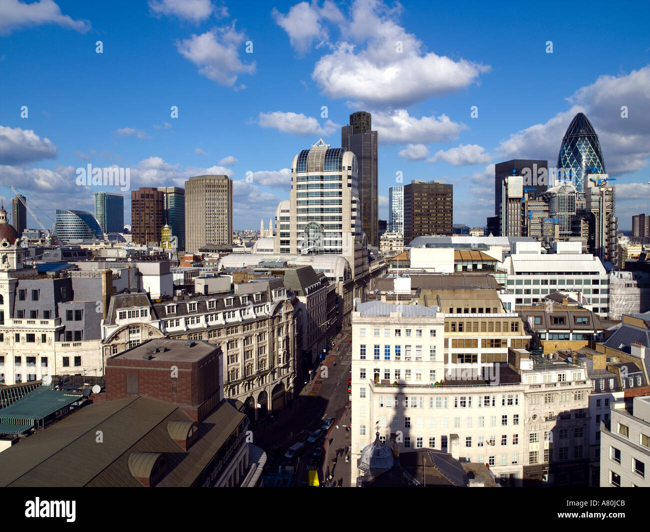 British city skylines hi-res stock photography and images - Alamy