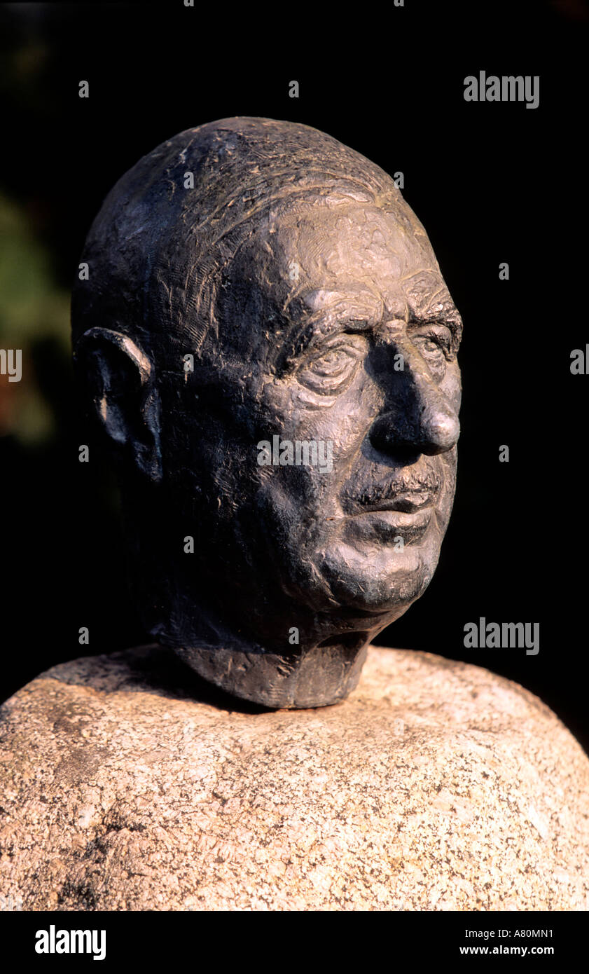 France Nord Lille General De Gaulle s Sculpture In His Home Stock france-nord-lille-general-de-gaulle-s-sculpture-in-his-home-stock