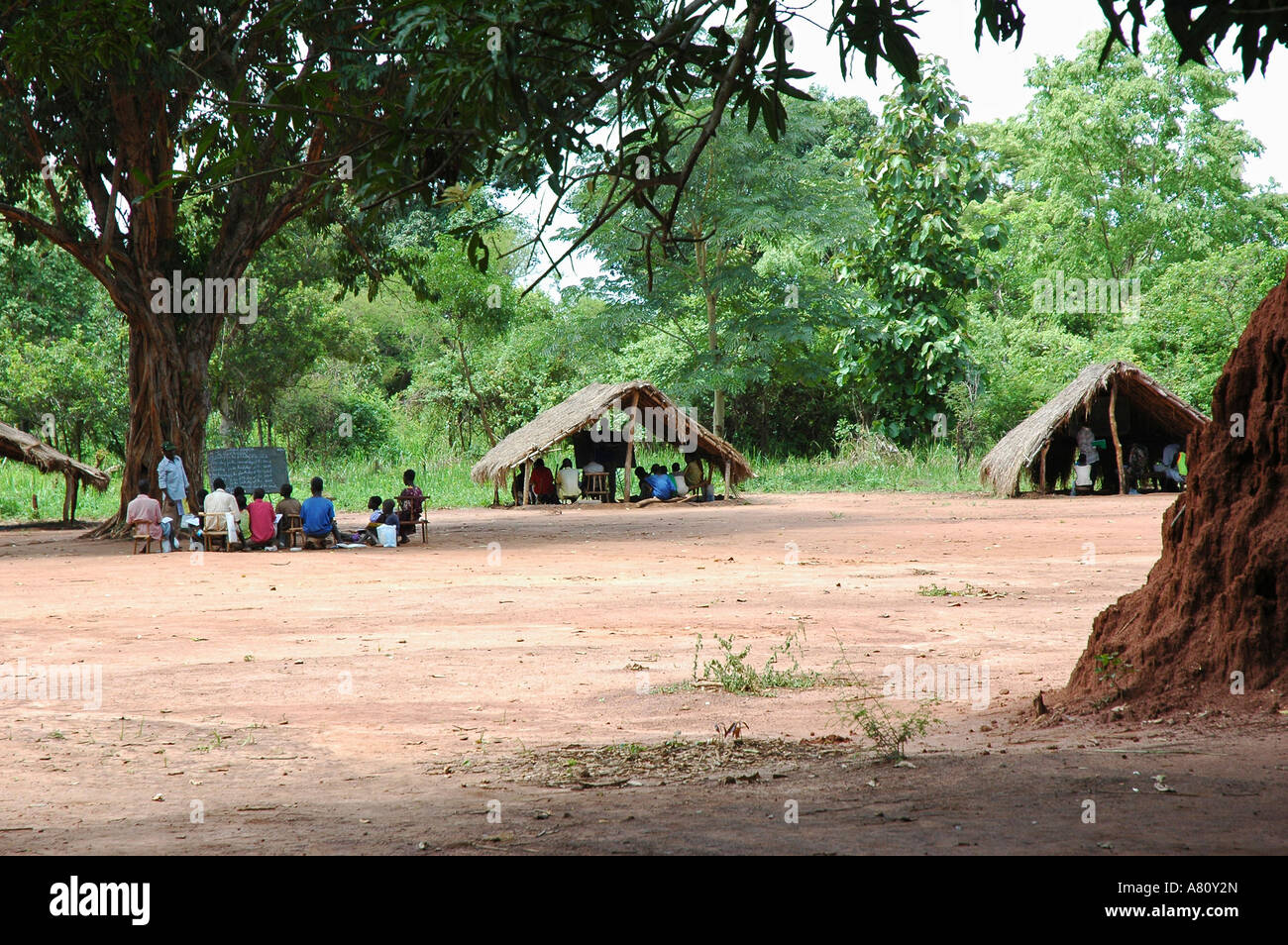 Hut in south sudan hi-res stock photography and images - Alamy