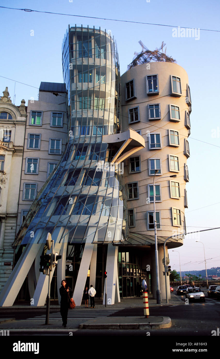 Czech Republic, Prague, Nove Mestro, Rasin quay, the Dancing House by the architects Franck Gehri and Milunic Stock Photo