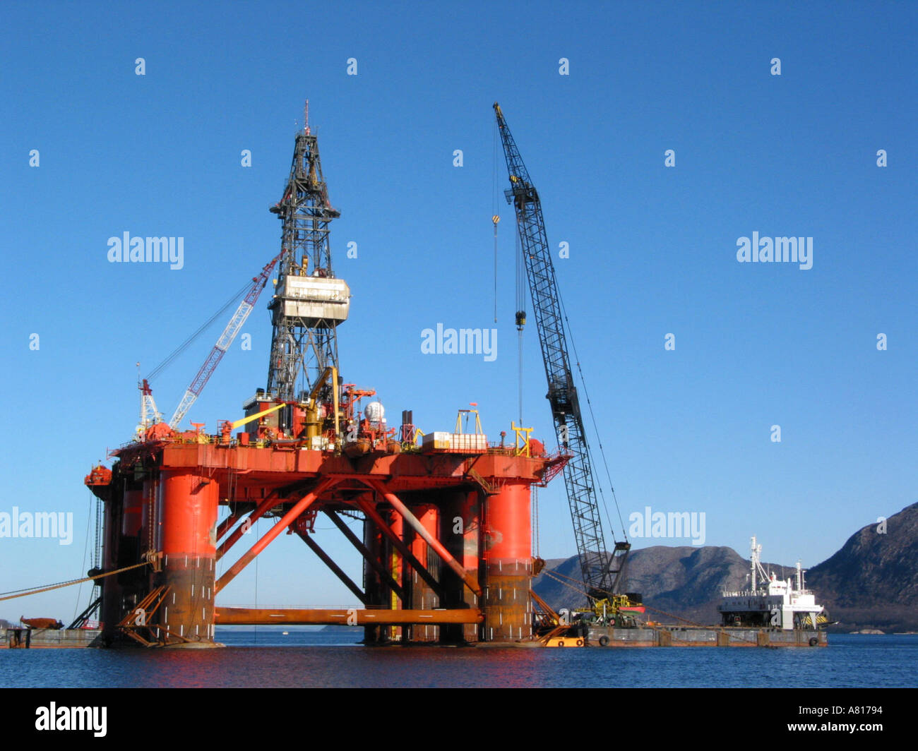 Oil rig and crane Stock Photo Alamy