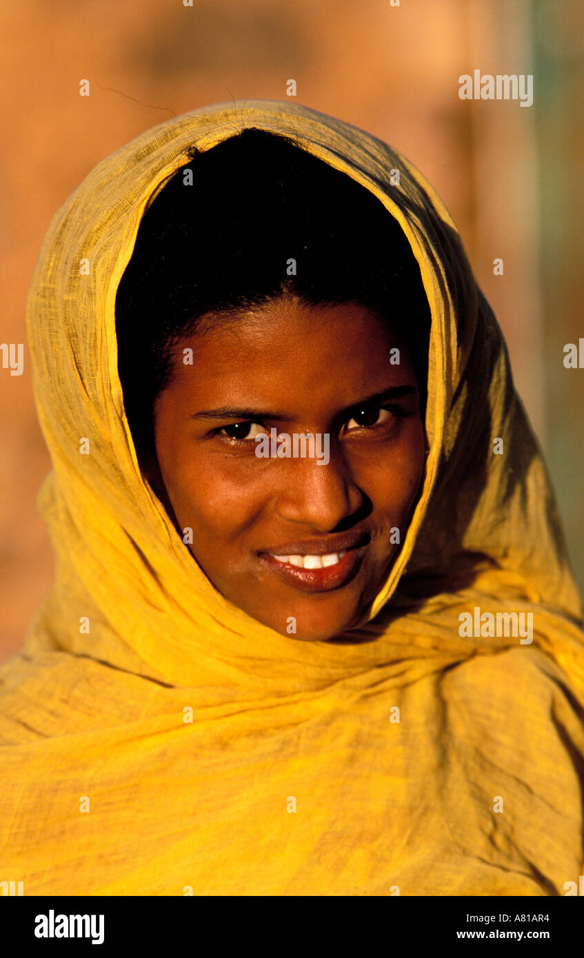 Mauritania, Adrar region, Ouadane, Mauritanian woman Stock Photo
