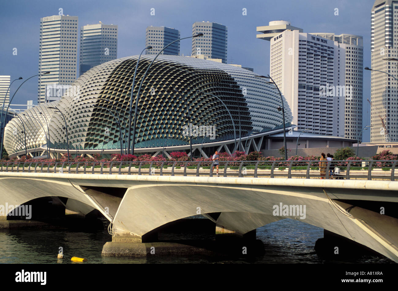 Singapore, The Esplanade, Theatres on the Bay, theaters and opera house by Michael Wilford and DP Architects Stock Photo