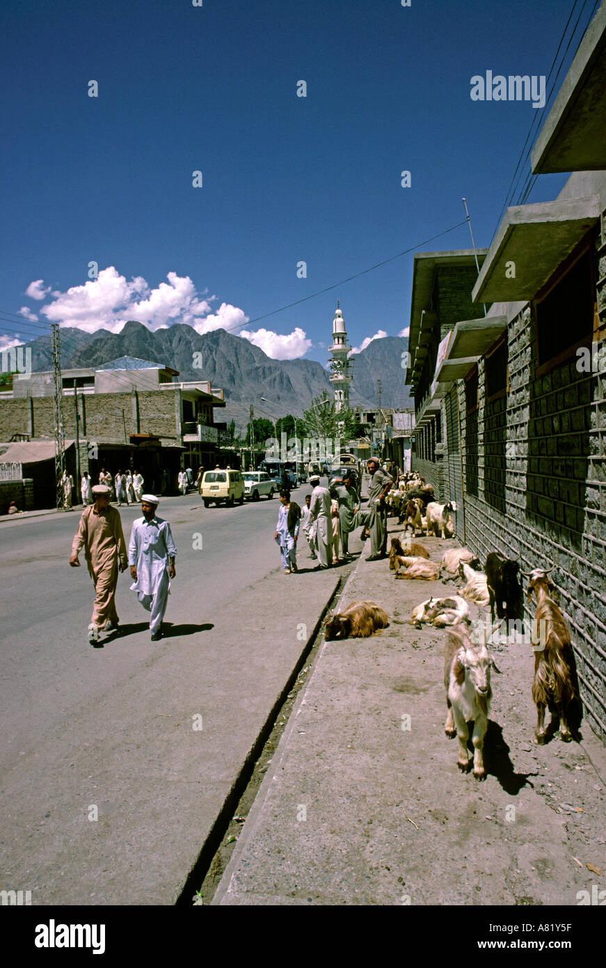 Bazaar road pakistan hi-res stock photography and images - Alamy