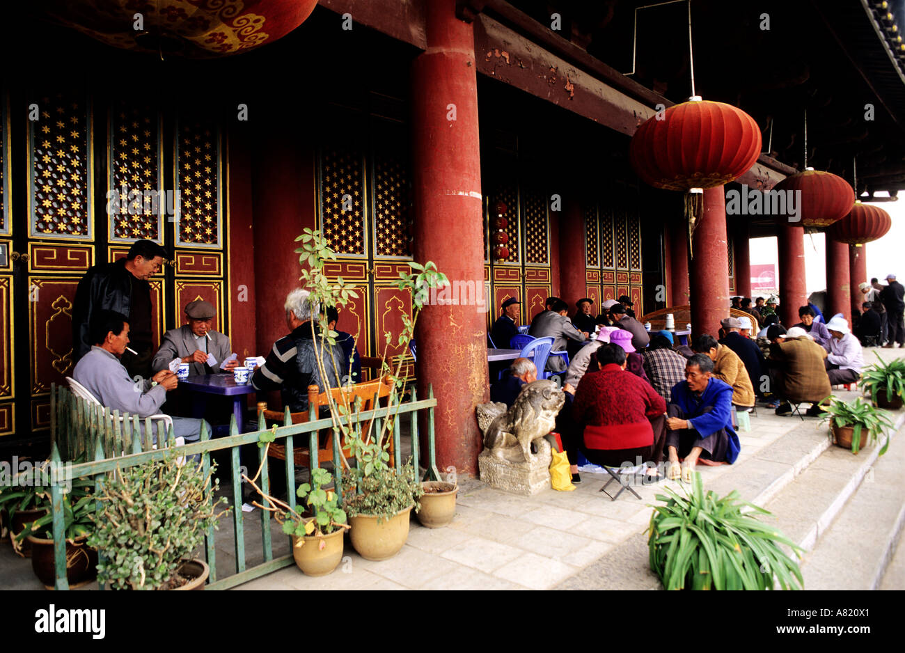 China, Yunnan province, Jianshui city, cards players Stock Photo