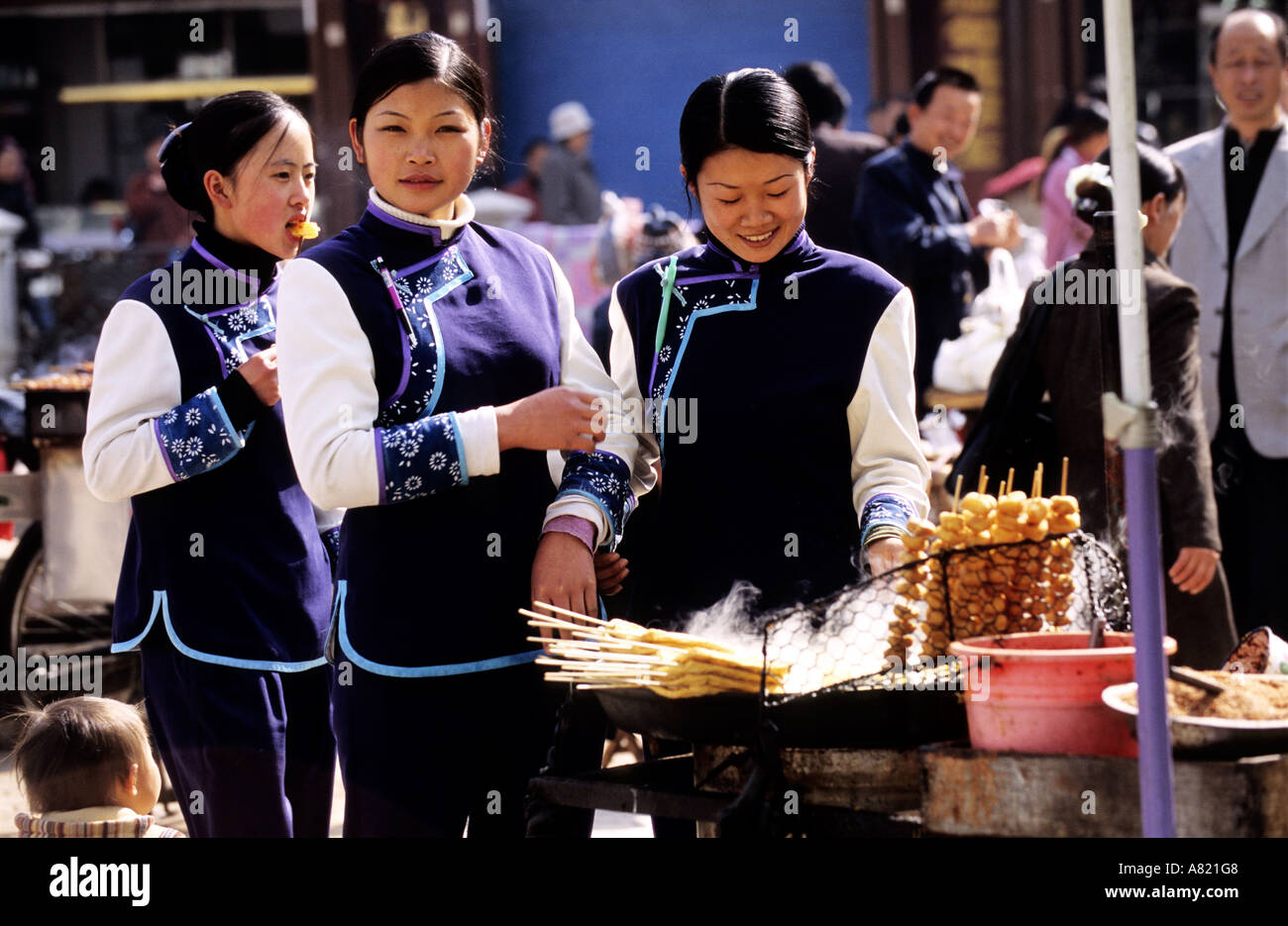 China yunnan kunming street food hi-res stock photography and images ...