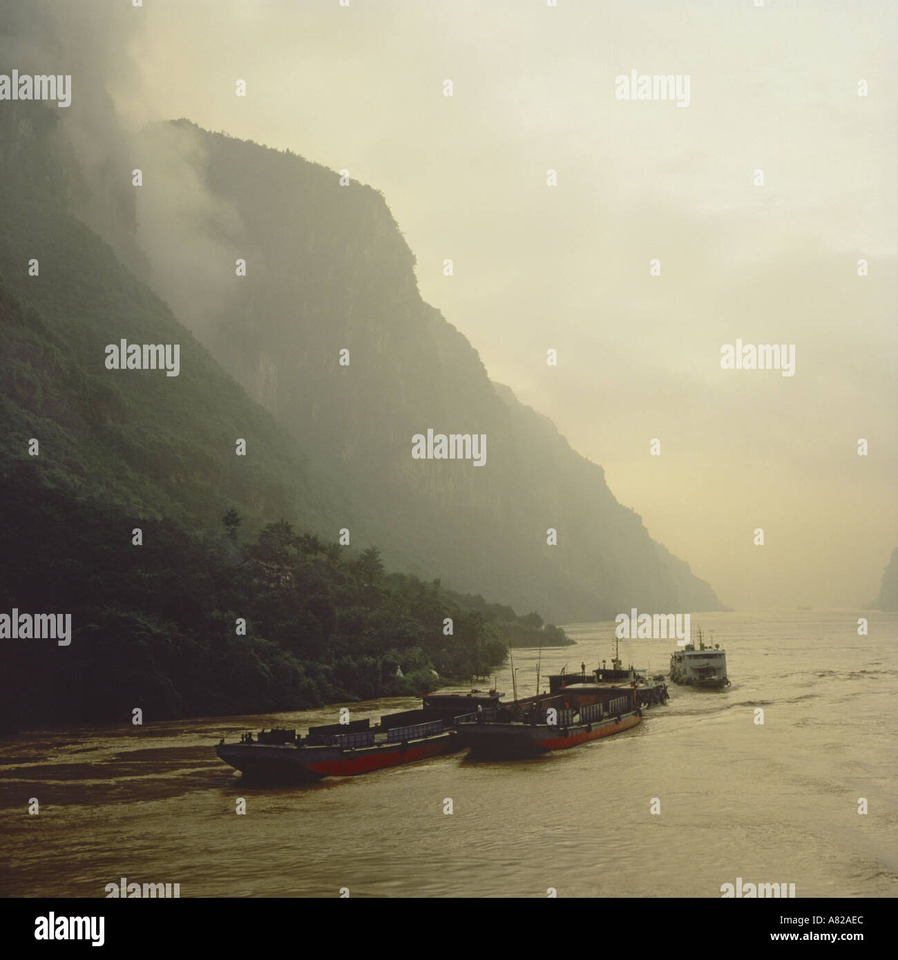 Yangtze river low water hi-res stock photography and images - Alamy