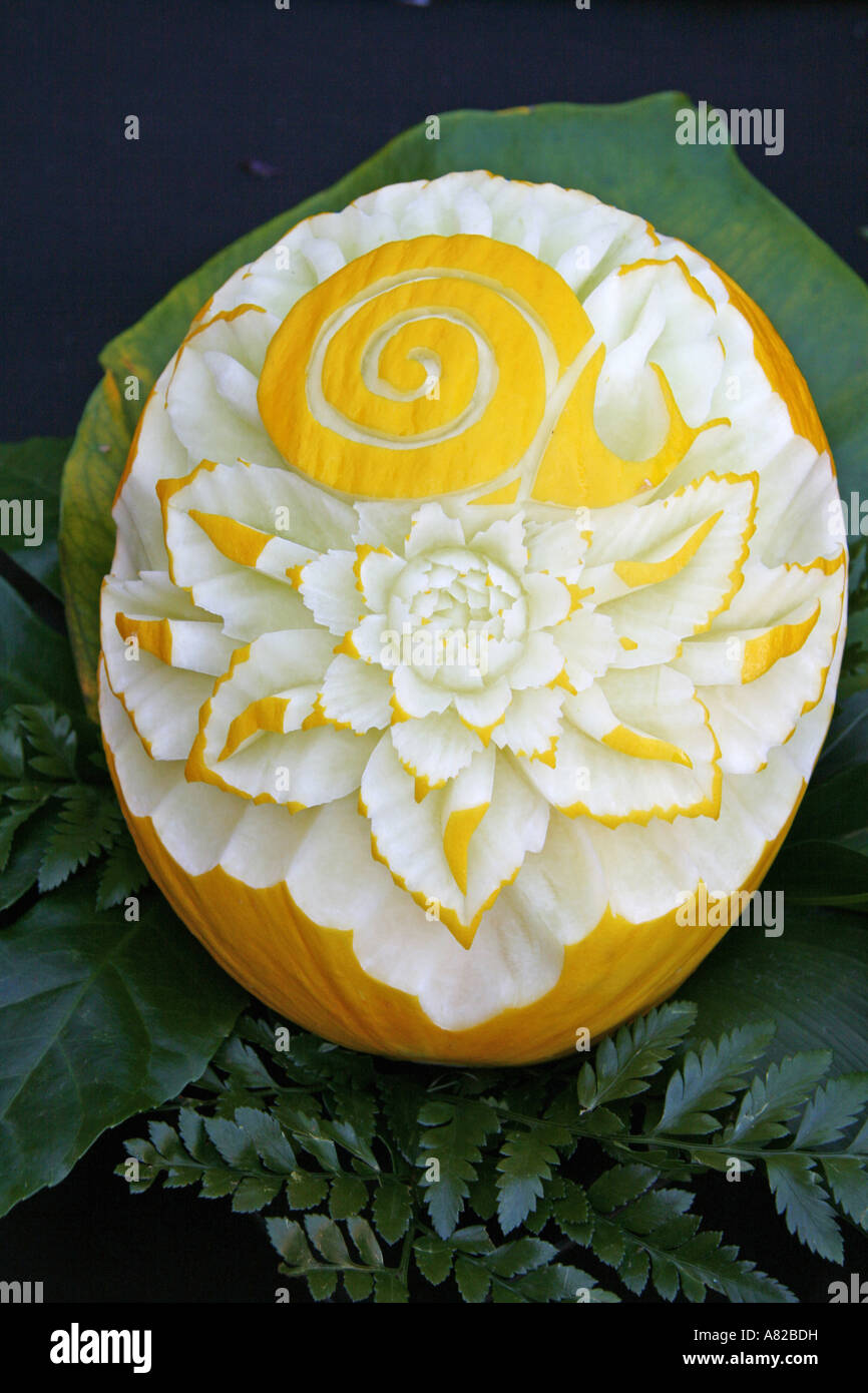 Carved melon. Thai style Stock Photo Alamy