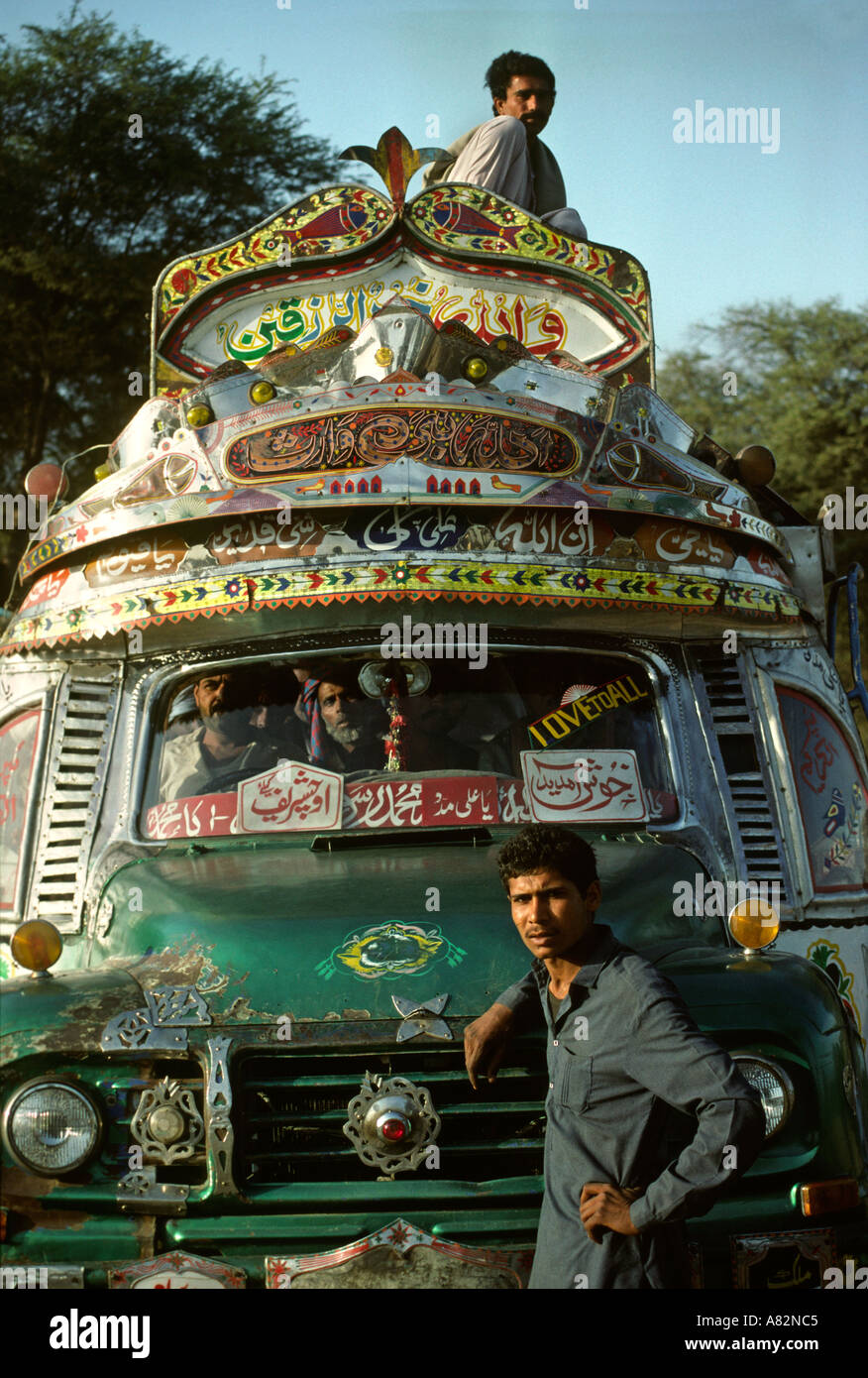 Pakistan South Punjab Bahawalpur old Bedford bus front passengers Stock Photo