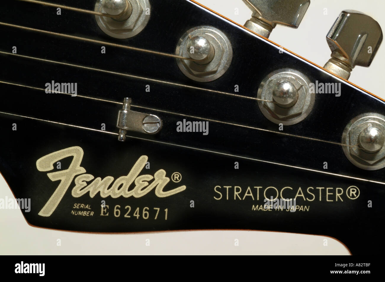 close up machine head fender stratocaster guitar Stock Photo Alamy