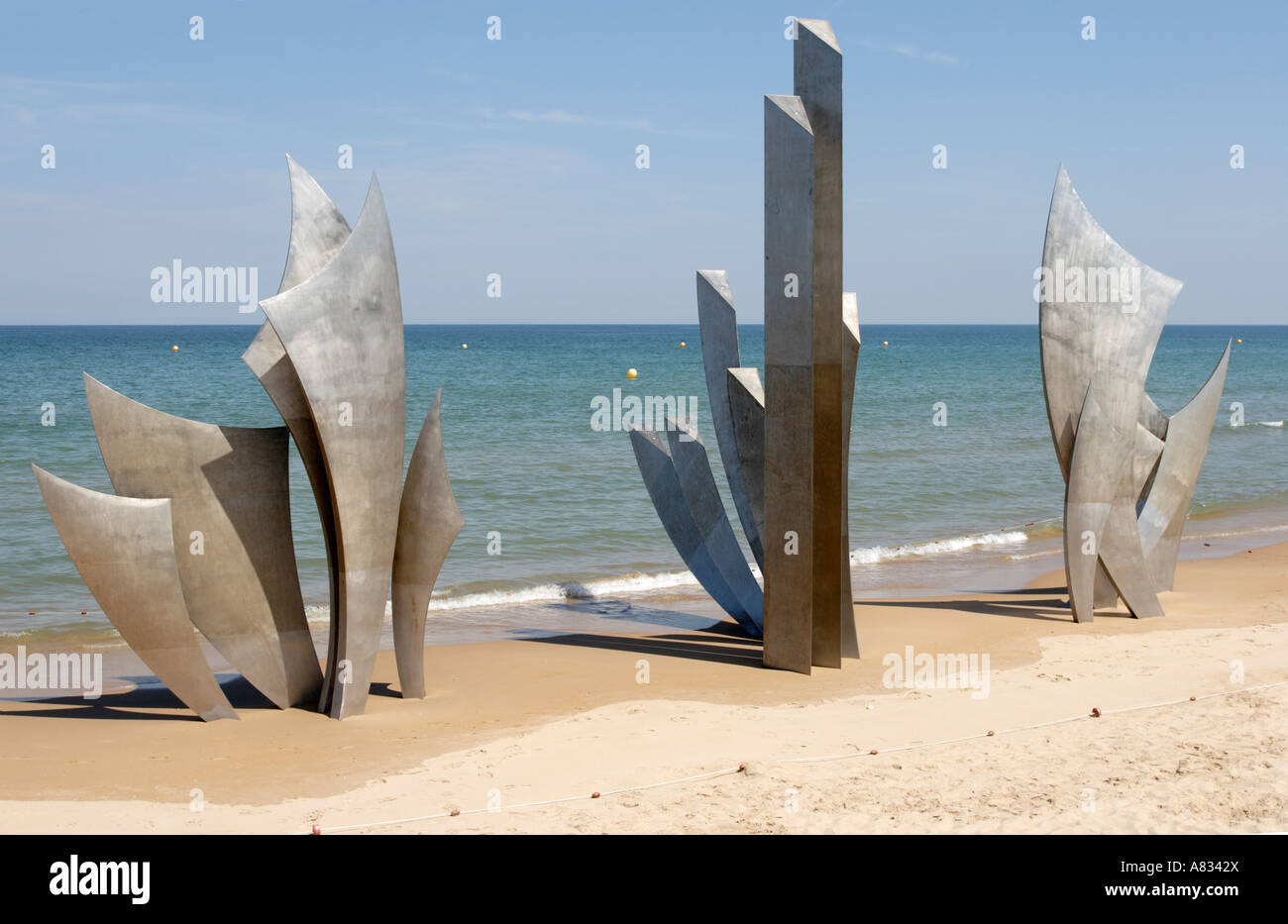 Les Braves sculpture on Omaha beach, Normandy, France Stock Photo - Alamy