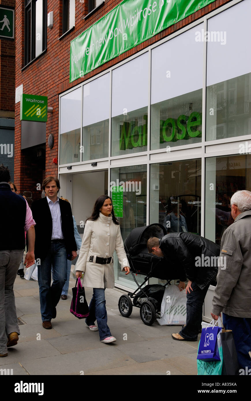 Waitrose high street grocery supermarket exterior.  People shopping. Kings Road, Chelsea London 2006 2000s UK HOMER SYKES Stock Photo