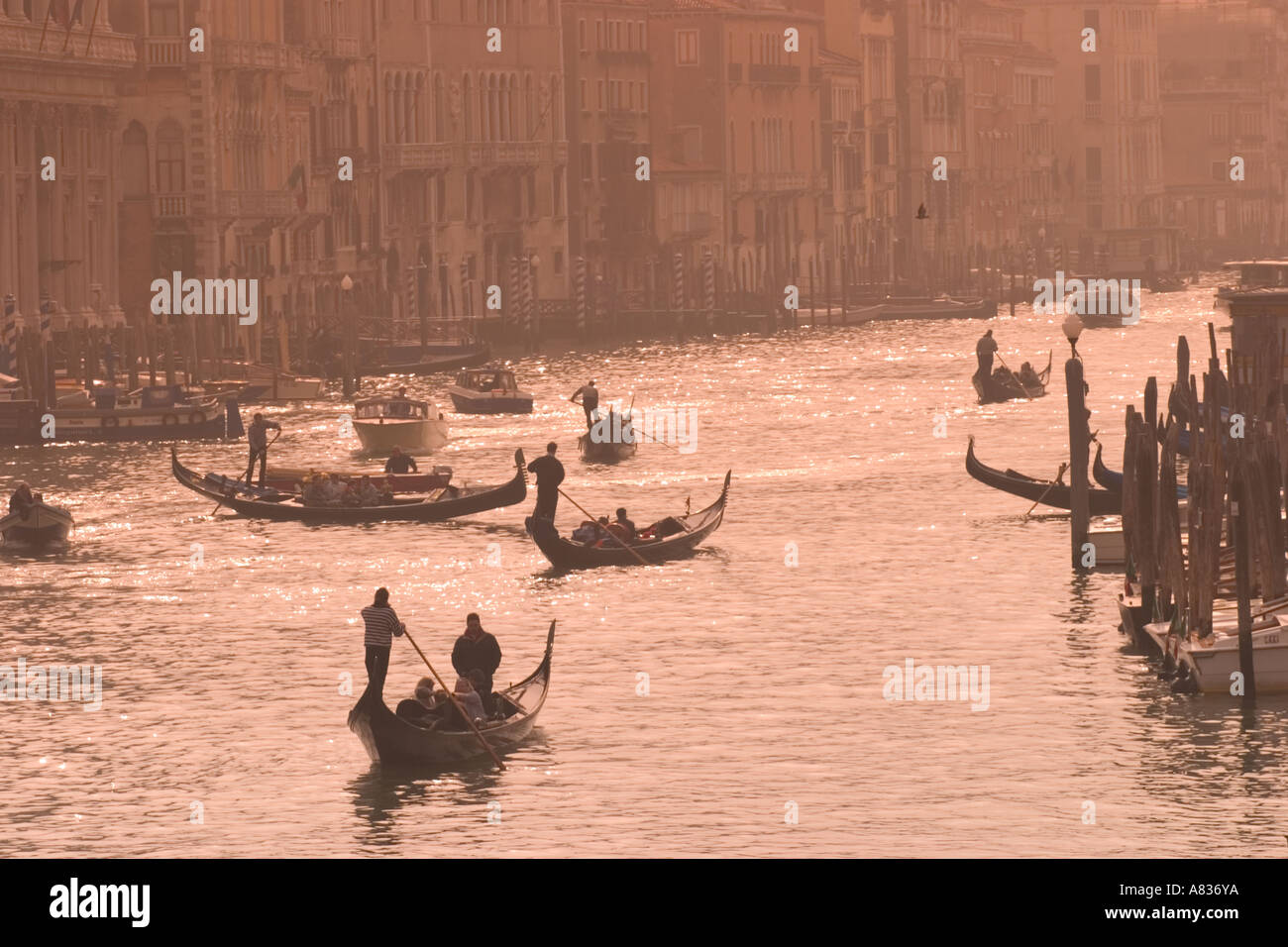 Venice gondala canal sunset hi-res stock photography and images - Alamy