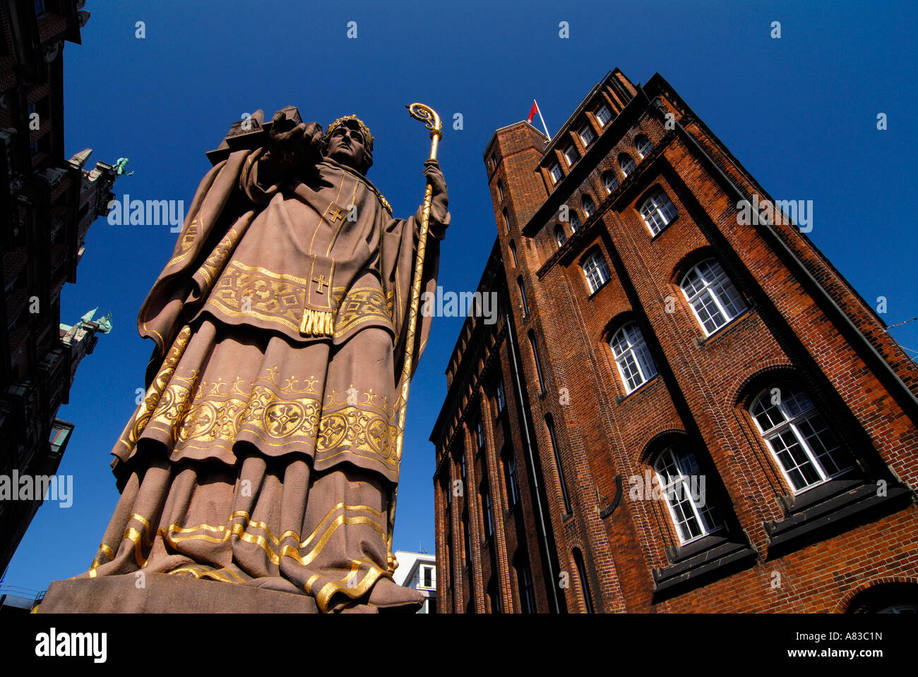 Statue of St. Ansgar on the Trostbrücke, on the right the building of