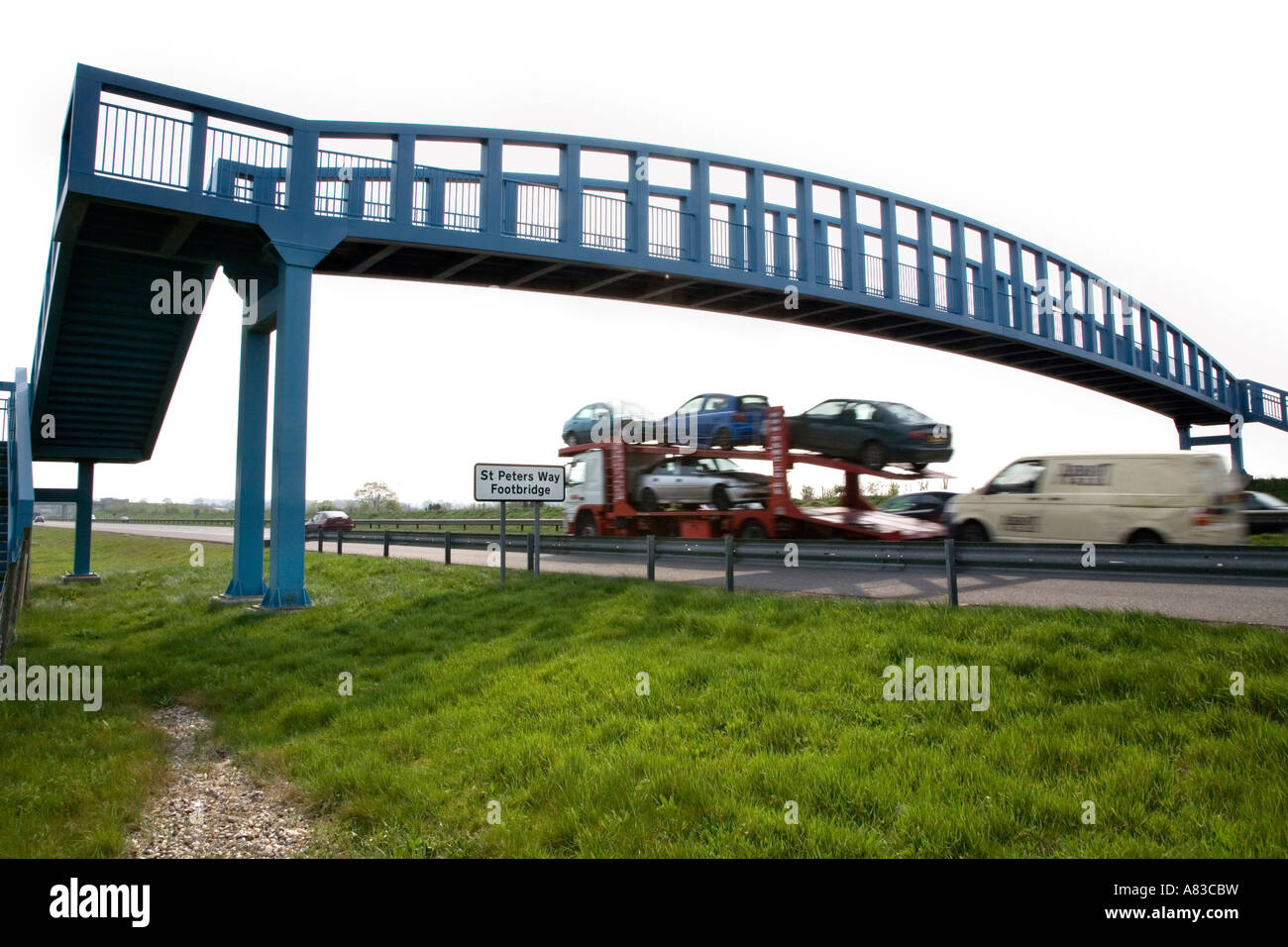 THE A130 ROAD VIEWED OVER ST PETERS WAY FOOTBRIDGE NEAR CHELMSFORD, ESSEX, ENGLAND. Stock Photo