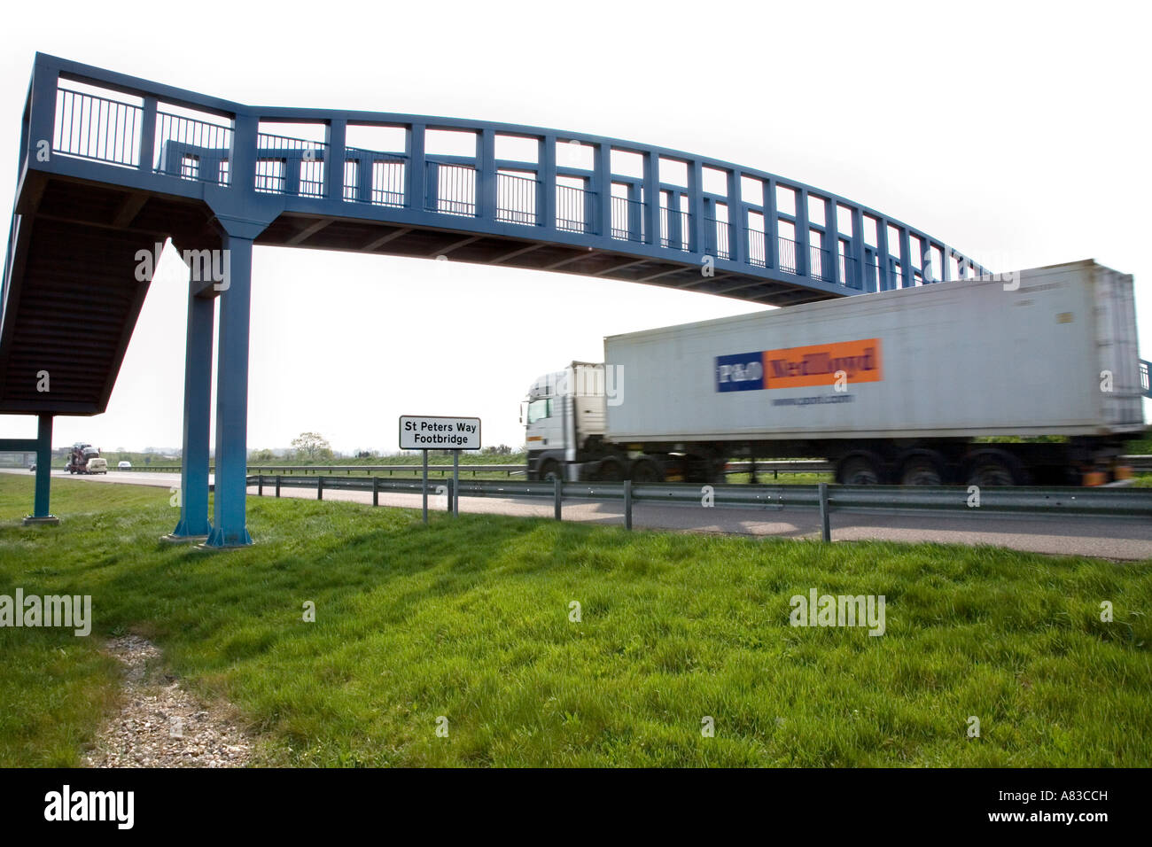 THE A130 ROAD VIEWED OVER ST PETERS WAY FOOTBRIDGE NEAR CHELMSFORD, ESSEX, ENGLAND. Stock Photo
