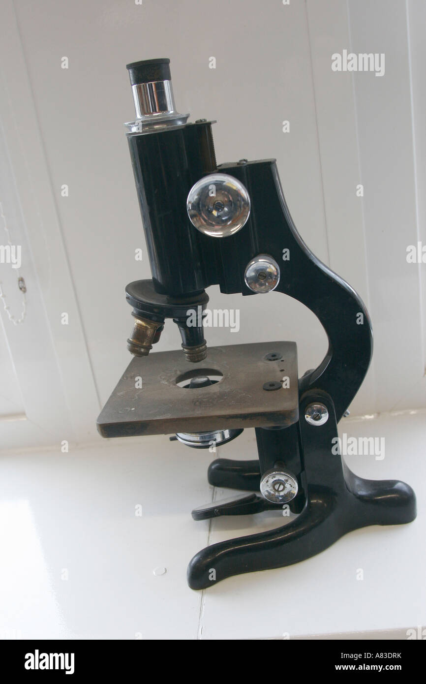 Microscope In Physics Laboratory Sixth Form College Stock Photo - Alamy