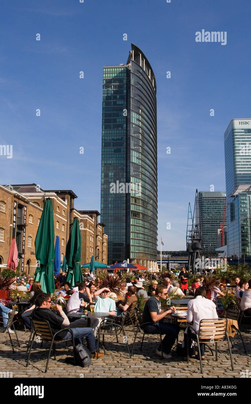 People west india quay canary wharf hi-res stock photography and images ...