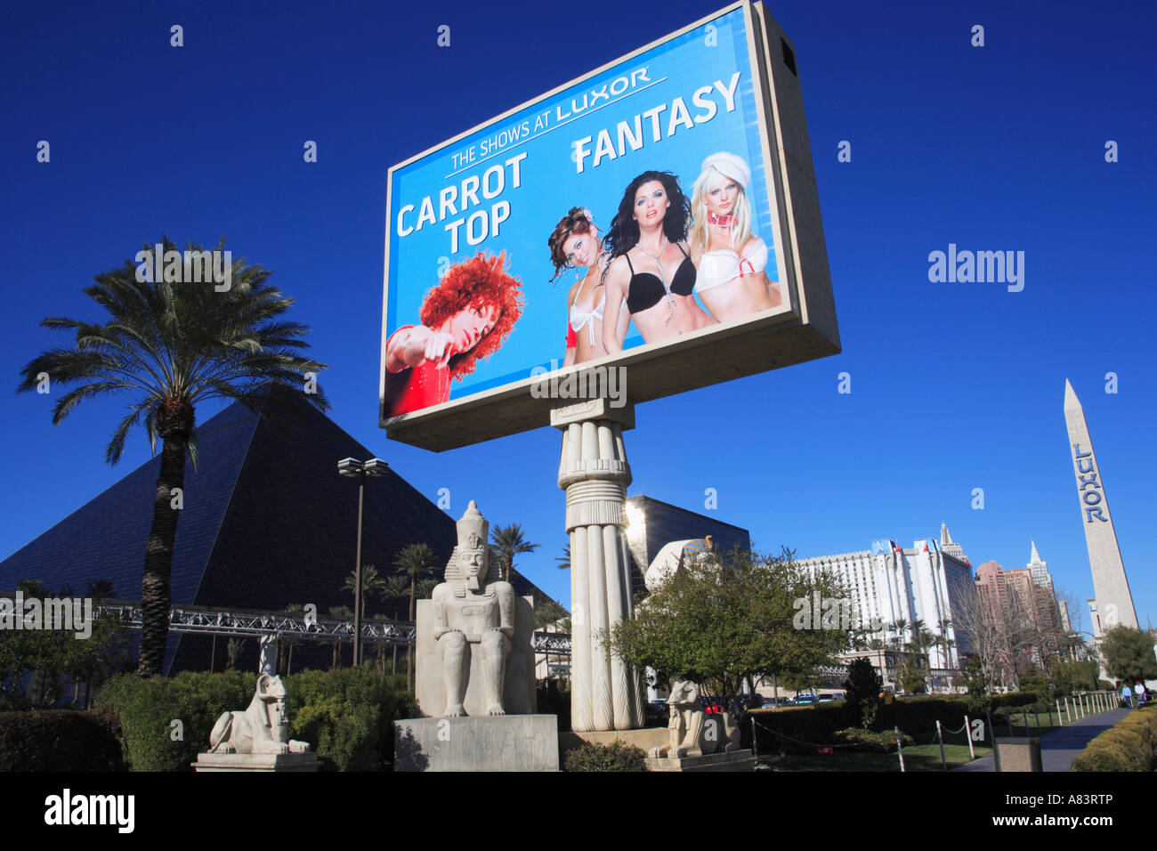 luxor hotel and casino with billboard at 3900 las vegas blvd south, nevada,  usa Stock Photo - Alamy