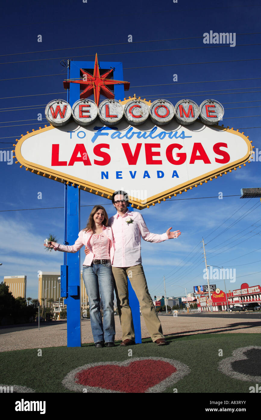 just married german couple infront of world famous welcome sign. las Stock  Photo - Alamy