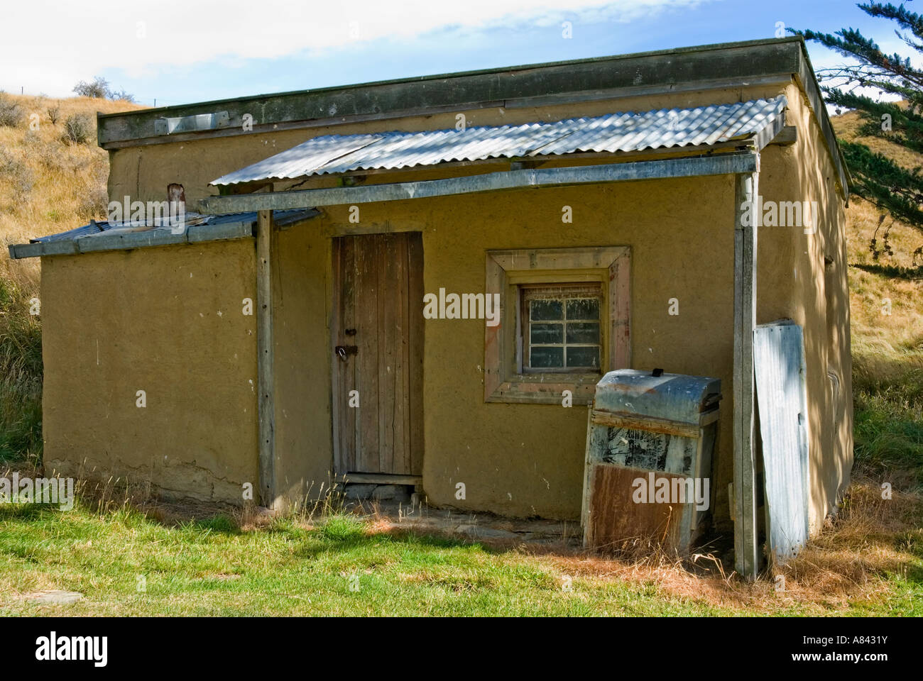 Old gold miners hut at Golden Point Battery historic reserve Central Otago New Zealand Stock Photo