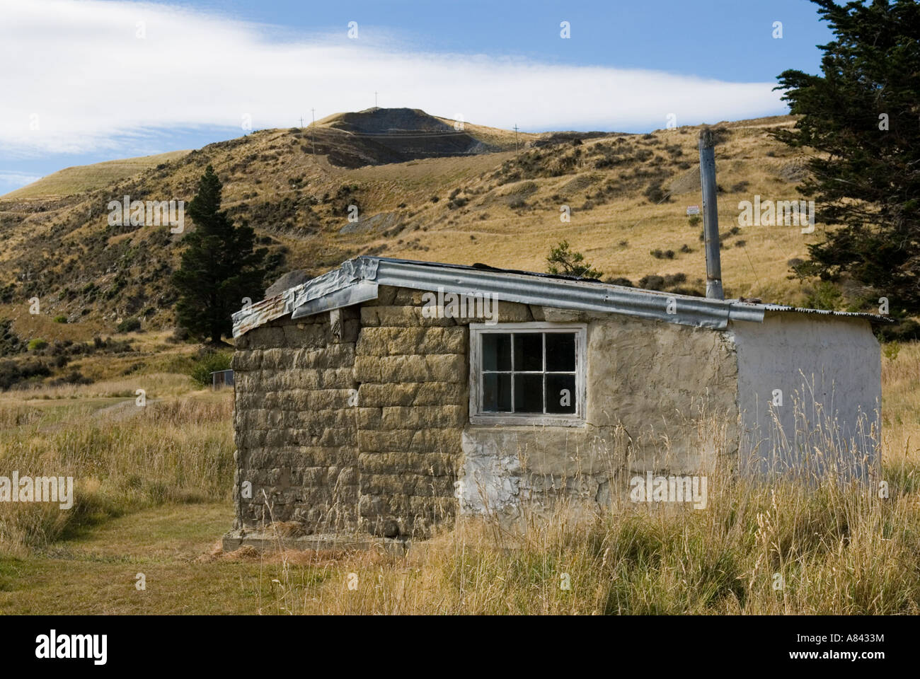 Old gold miners hut at Golden Point Battery historic reserve Central Otago New Zealand Stock Photo