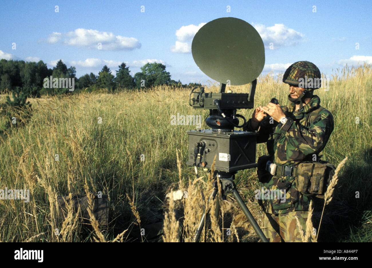 A British Army soldier setting up an MSTAR Radar Man portable