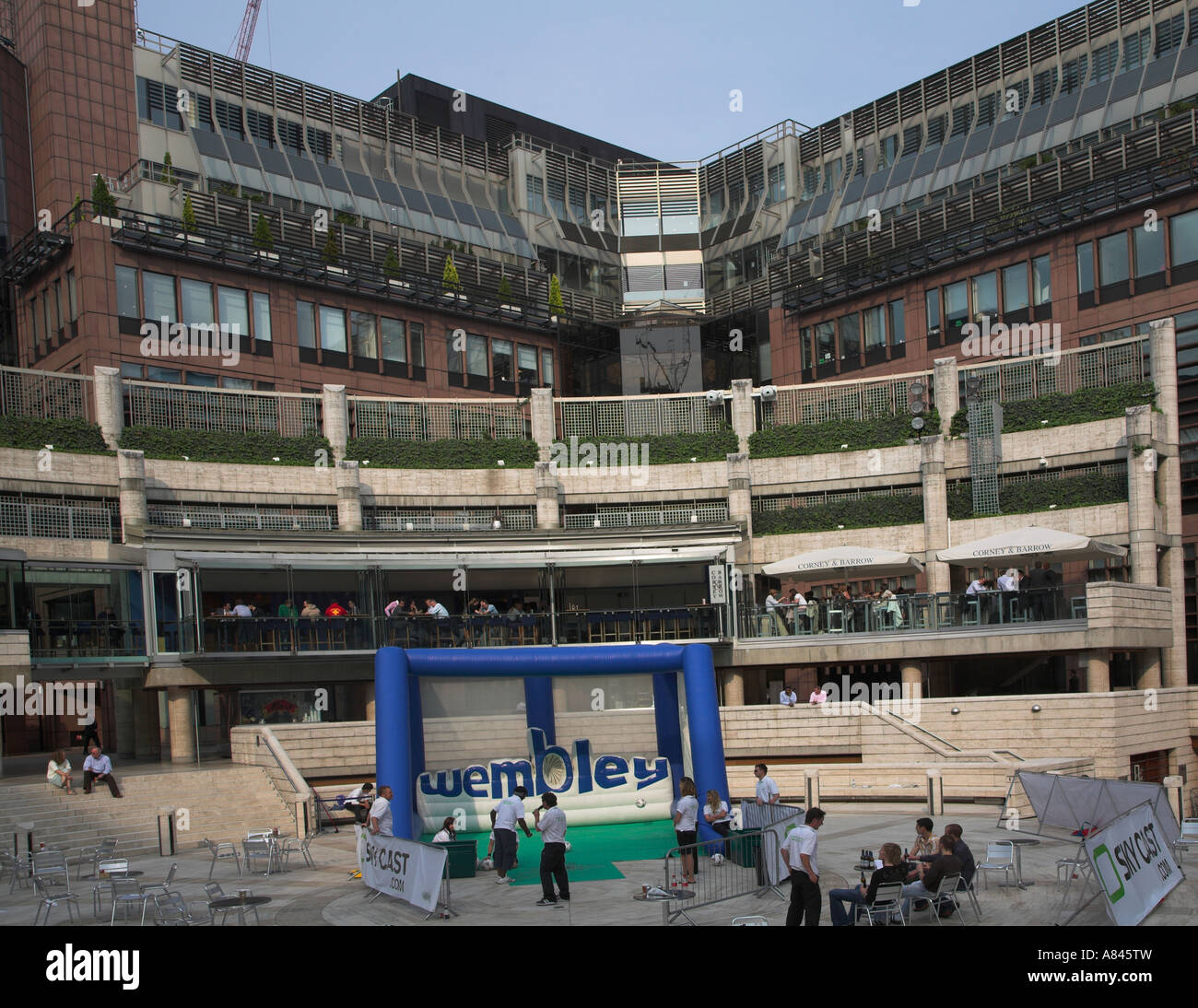 Lunchtime entertainment in the arena Broadgate Circus, City of London, England Stock Photo