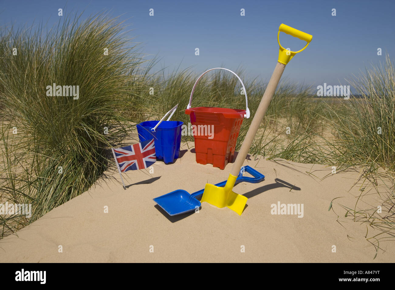 Beach Bucket & Spade Stock Photo - Alamy