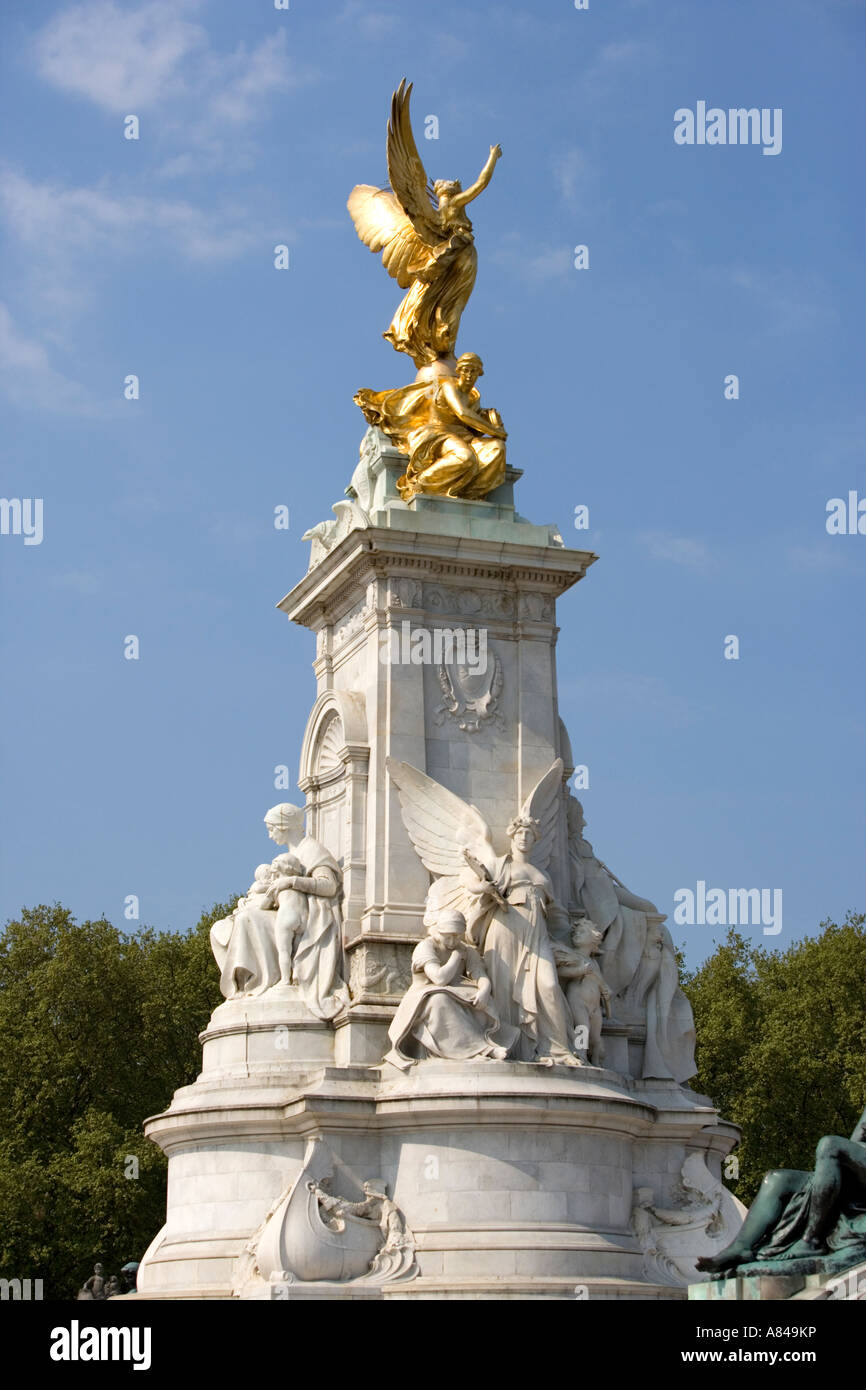 Close up view of the Victoria Memorial statue outside Buckingham Palace