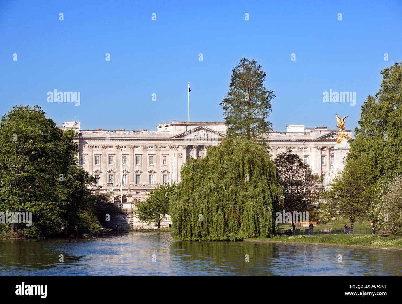 St james park gate london hi-res stock photography and images - Alamy