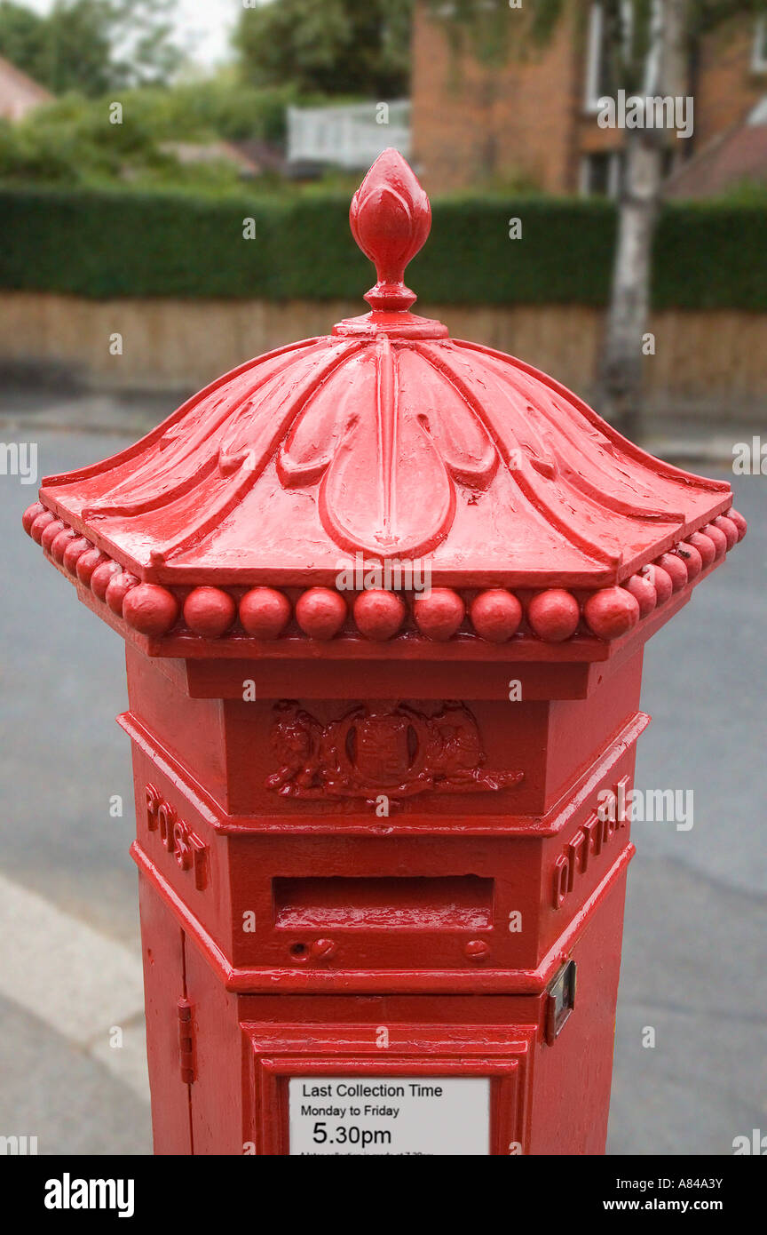 Victorian pillar box Stock Photo Alamy