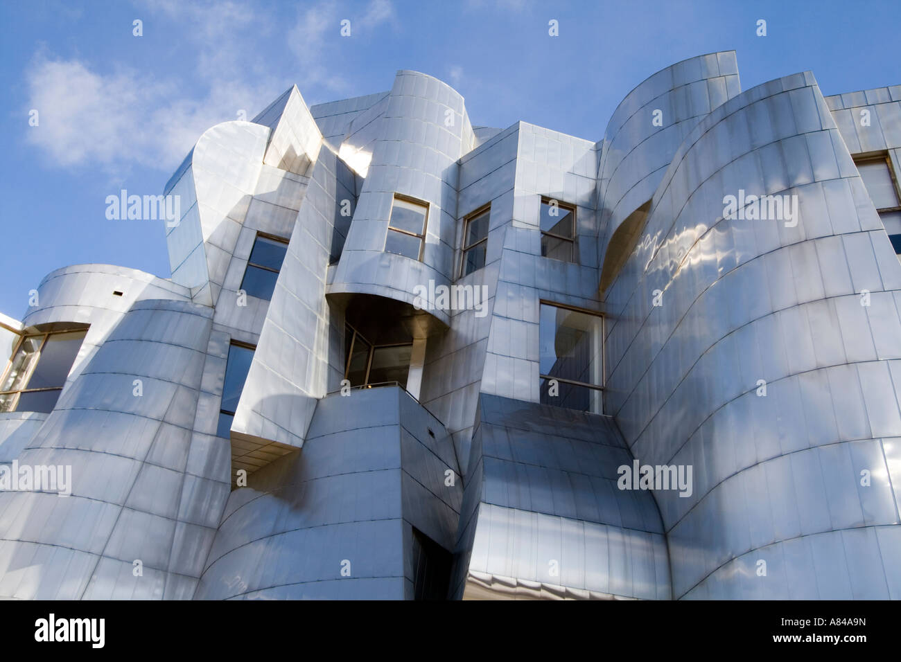 Frederick R. Weisman Art Museum by architect Frank Gehry University of ...