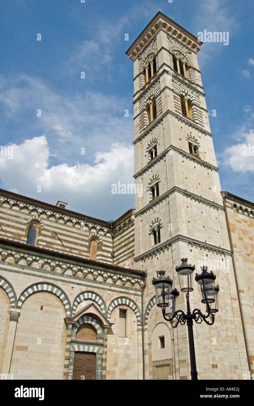 Prato, Tuscany, Italy. Cattedrale Santo Stefano (St Stephen's Cathedral - 12thC) in Piazza del Duomo Stock Photo