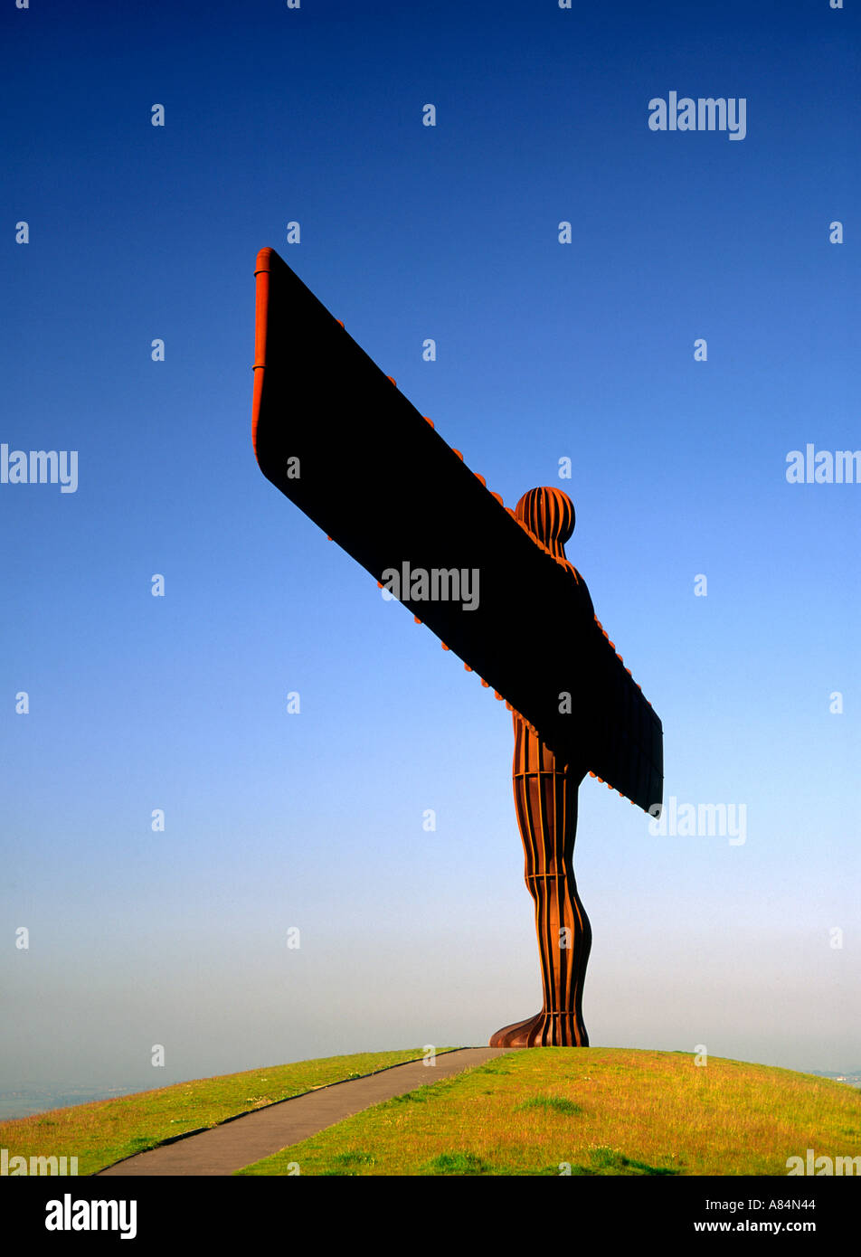 Angel of the north statue hi-res stock photography and images - Alamy