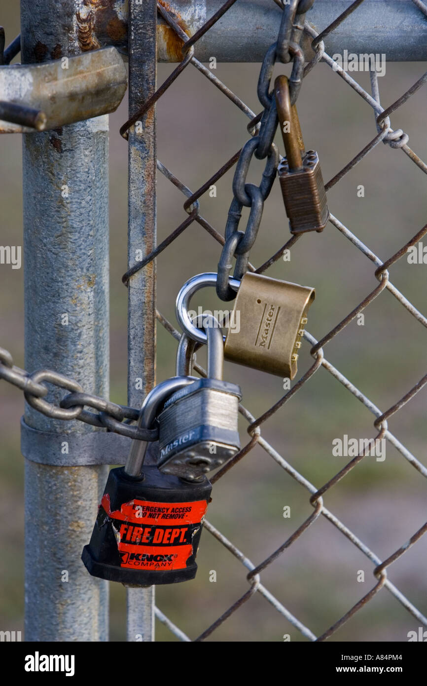 Chain and lock on a chainlink fence Stock Photo by ©tom@tnphoto.ca