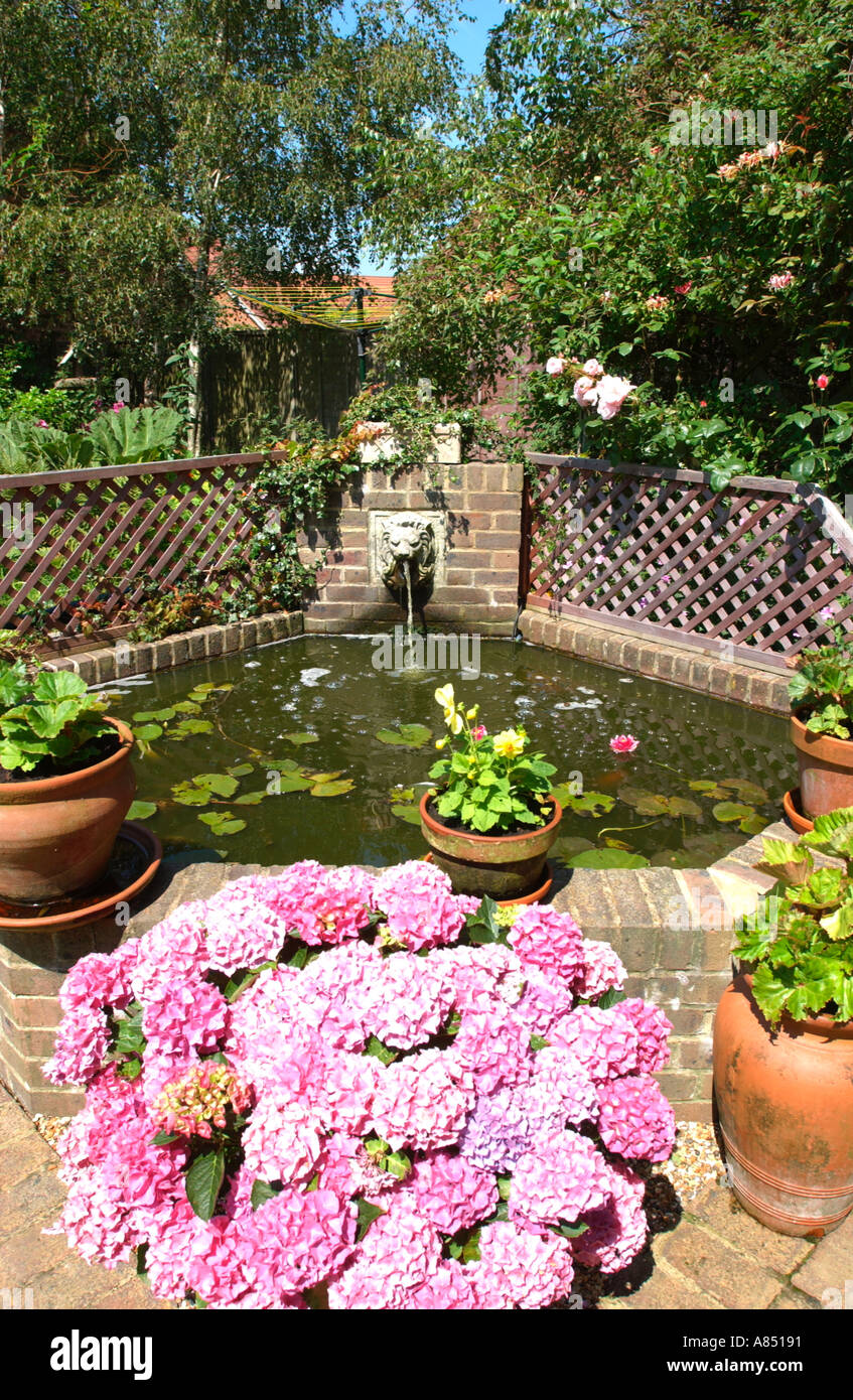 Raised ponds garden hires stock photography and images Alamy